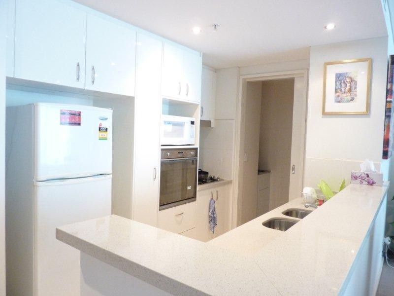 1 Como Crescent, Southport QLD 4215