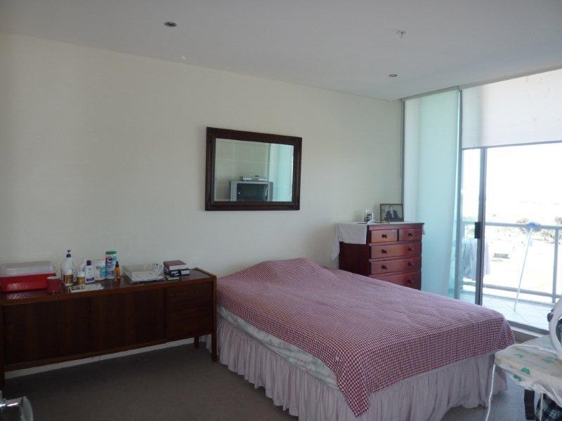 1 Como Crescent, Southport QLD 4215