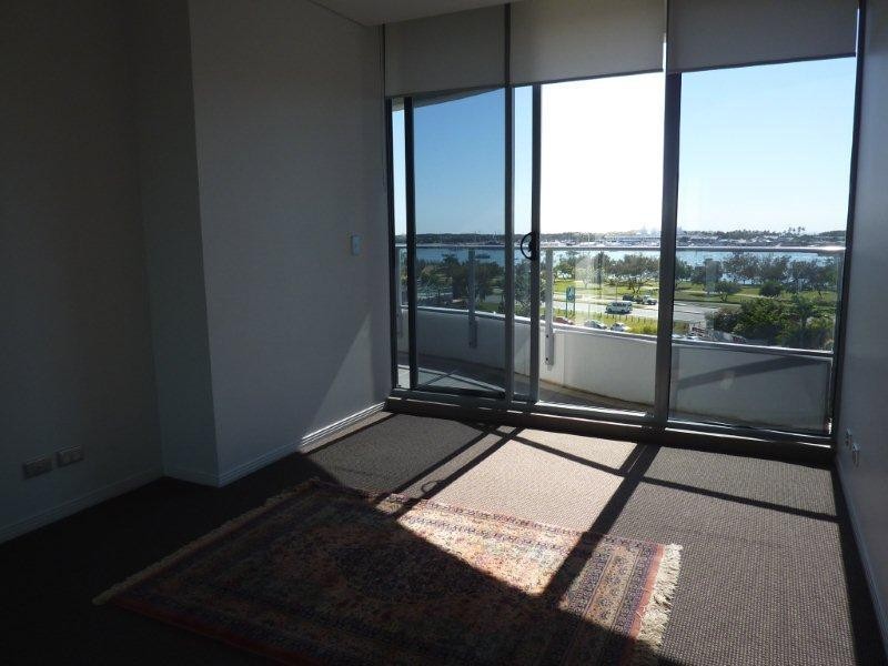 4 Como Crescent, Southport QLD 4215