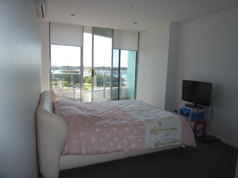 4 Como Crescent, Southport QLD 4215