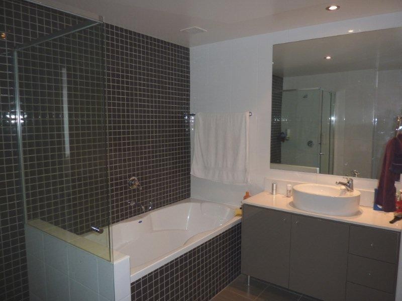 4 Como Crescent, Southport QLD 4215