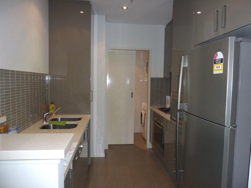 4 Como Crescent, Southport QLD 4215