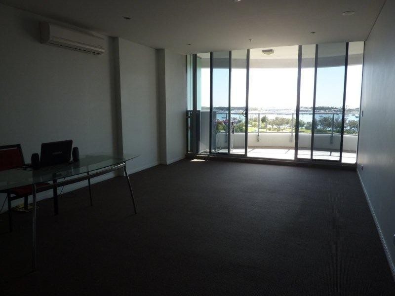 4 Como Crescent, Southport QLD 4215