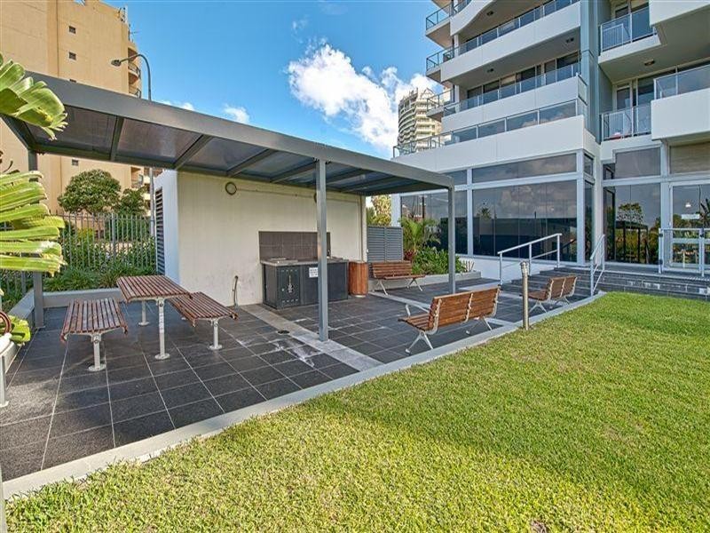 4 Como Crescent, Southport QLD 4215