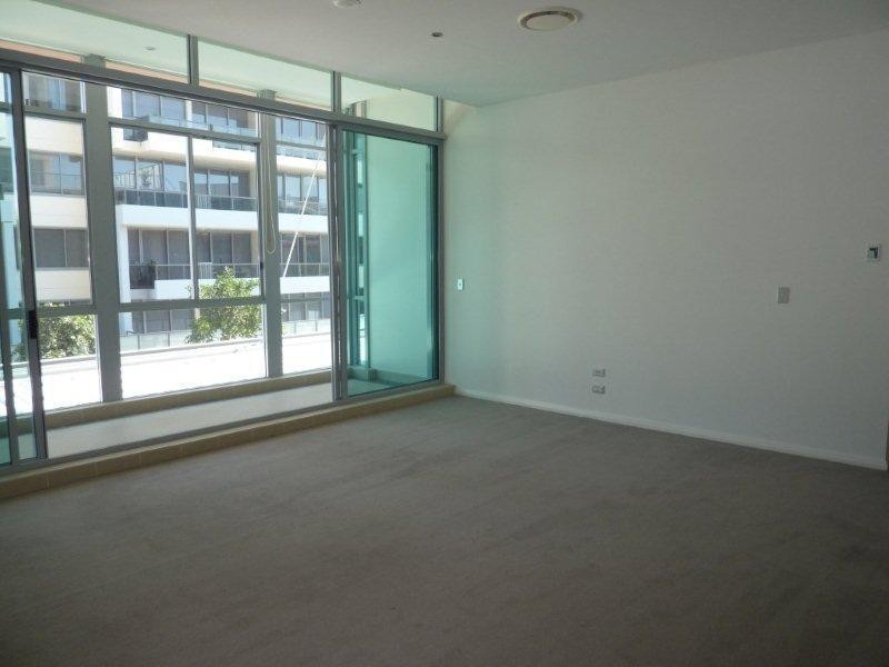 1 Como Crescent, Southport QLD 4215