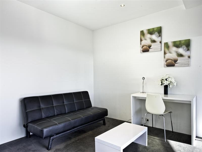 9 Ferny Avenue, Surfers Paradise QLD 4217