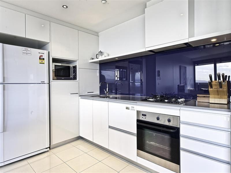 9 Ferny Avenue, Surfers Paradise QLD 4217