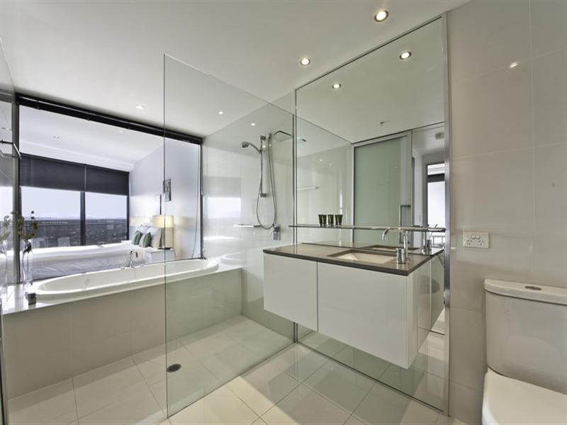 9 Ferny Avenue, Surfers Paradise QLD 4217