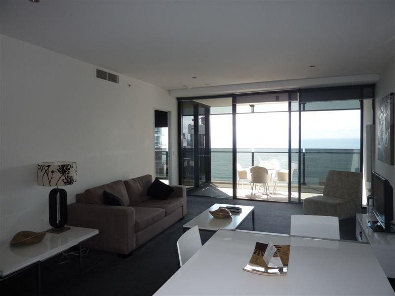 9 Ferny Avenue, Surfers Paradise QLD 4217