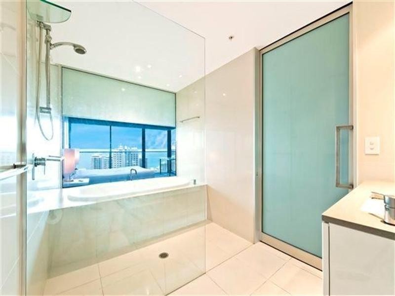 9 Ferny Avenue, Surfers Paradise QLD 4217