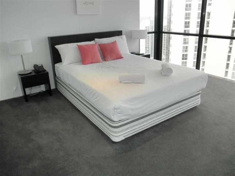 9 Ferny Avenue, Surfers Paradise QLD 4217