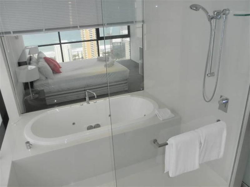 9 Ferny Avenue, Surfers Paradise QLD 4217