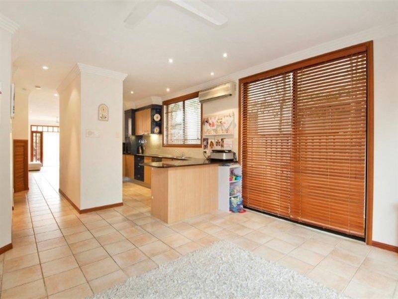 46 Cronin Avenue, Main Beach QLD 4217