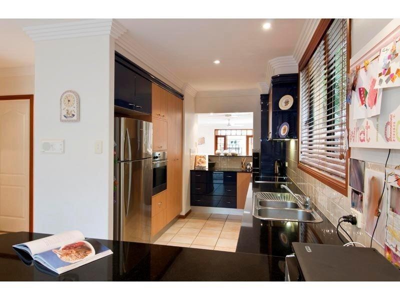 46 Cronin Avenue, Main Beach QLD 4217