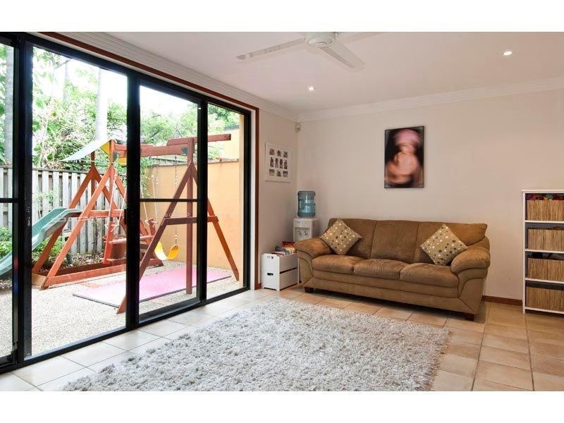 46 Cronin Avenue, Main Beach QLD 4217