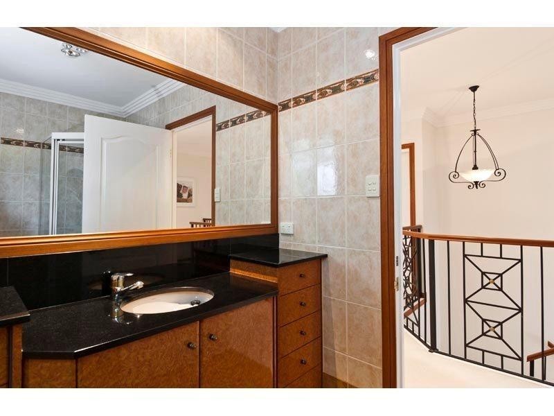 46 Cronin Avenue, Main Beach QLD 4217