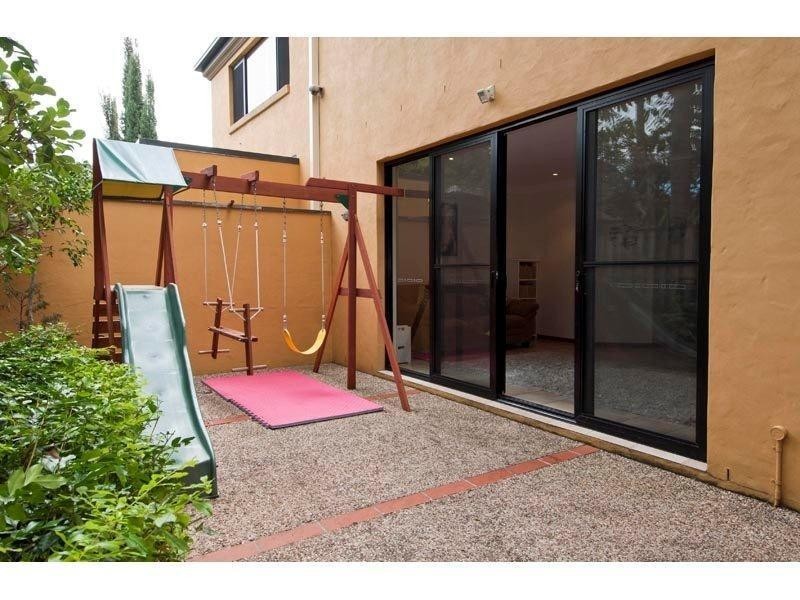 46 Cronin Avenue, Main Beach QLD 4217