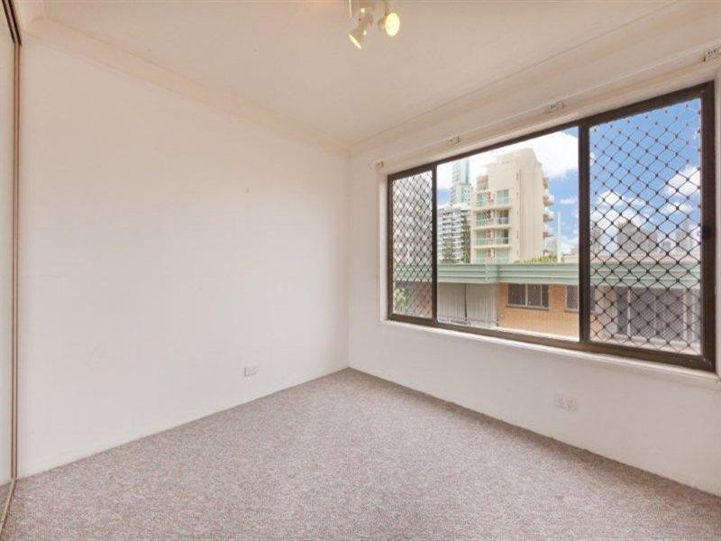 5 Pacific Street, Main Beach QLD 4217