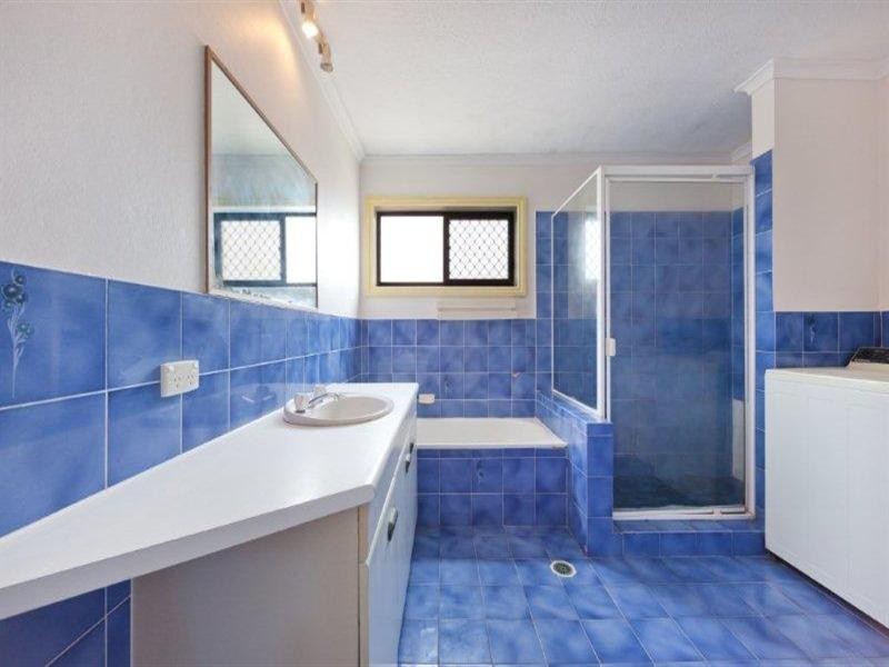 5 Pacific Street, Main Beach QLD 4217