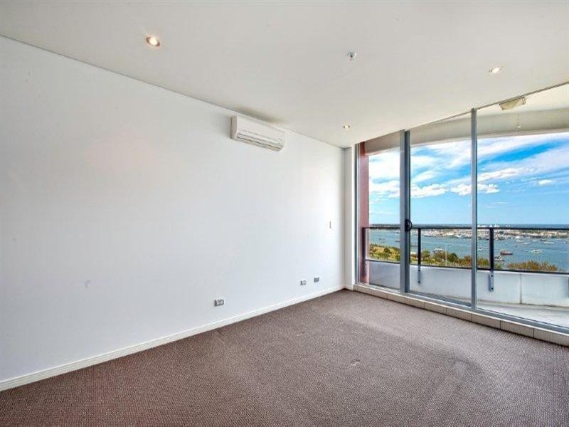 4 Como Crescent, Southport QLD 4215