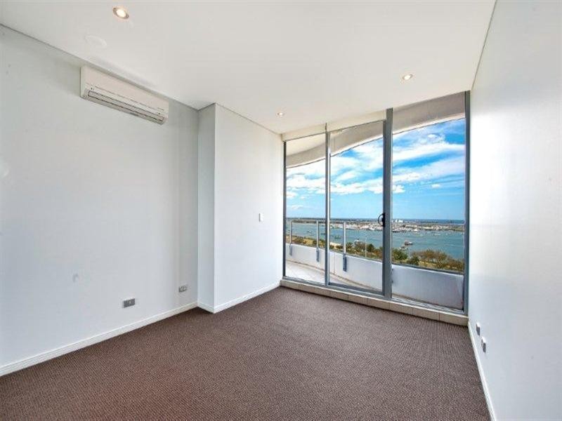 4 Como Crescent, Southport QLD 4215