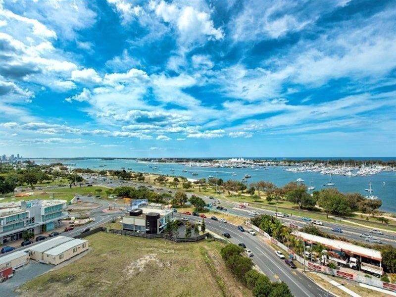 4 Como Crescent, Southport QLD 4215