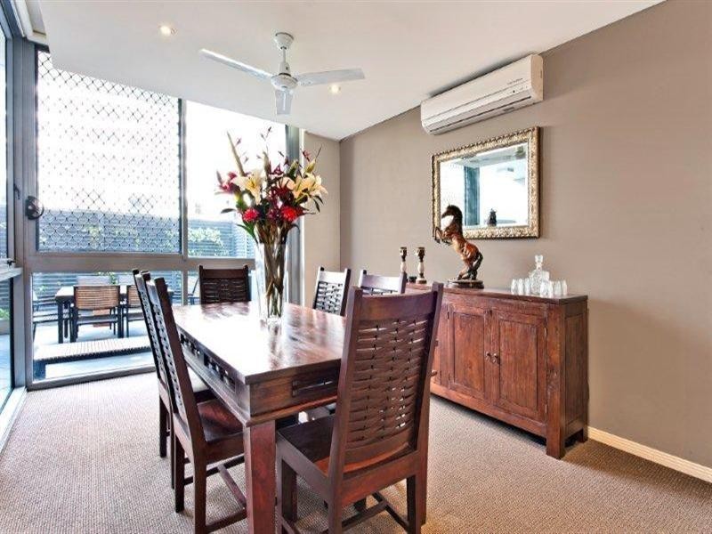 4 Como Crescent, Southport QLD 4215