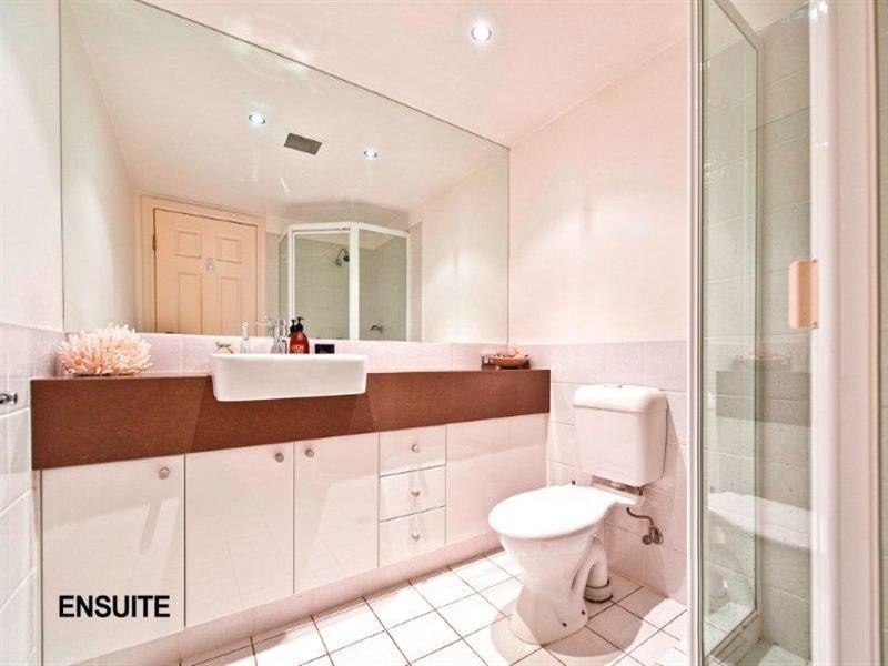 100 Cotlew Street East, Southport QLD 4215