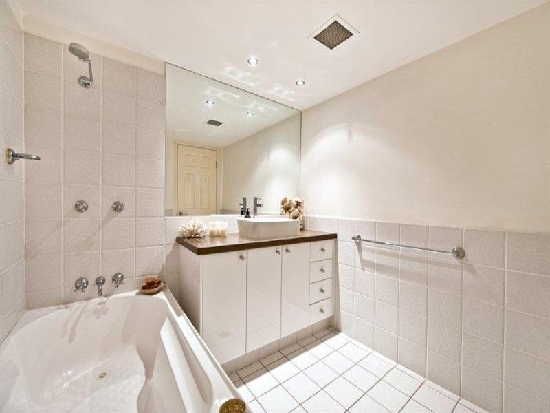 100 Cotlew Street East, Southport QLD 4215