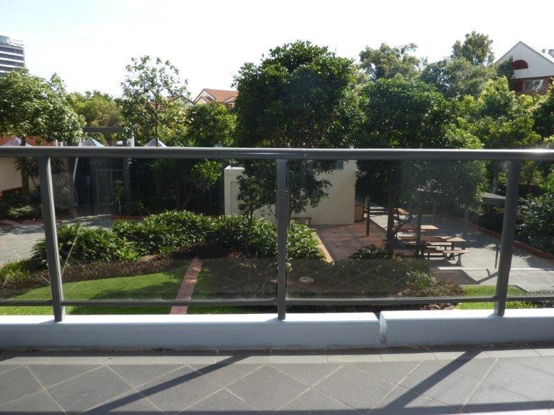 3 Como Crescent, Southport QLD 4215