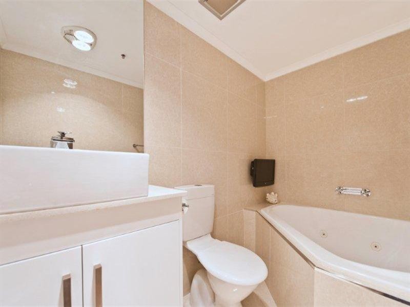 2 Admiralty Drive, Surfers Paradise QLD 4217