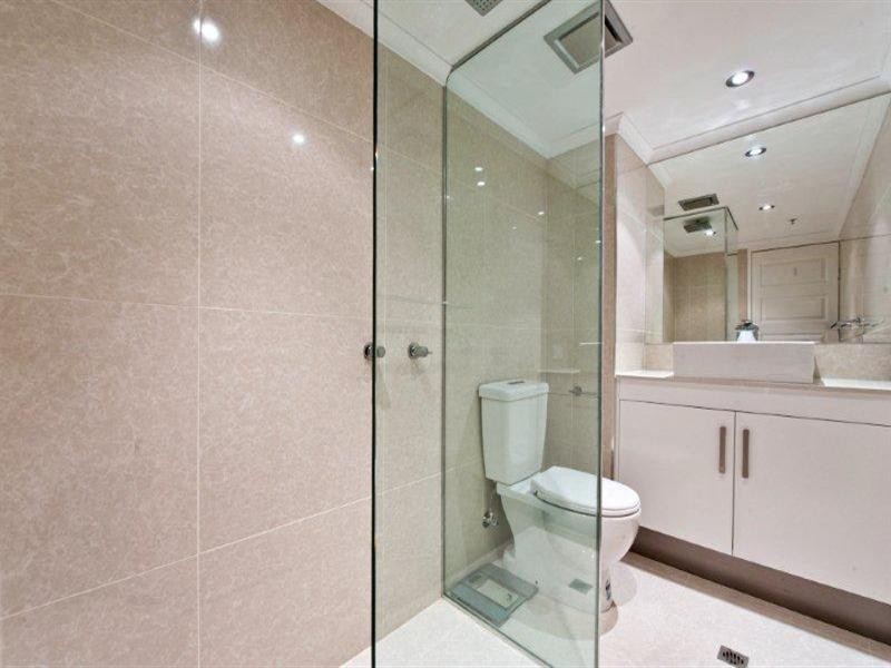 2 Admiralty Drive, Surfers Paradise QLD 4217