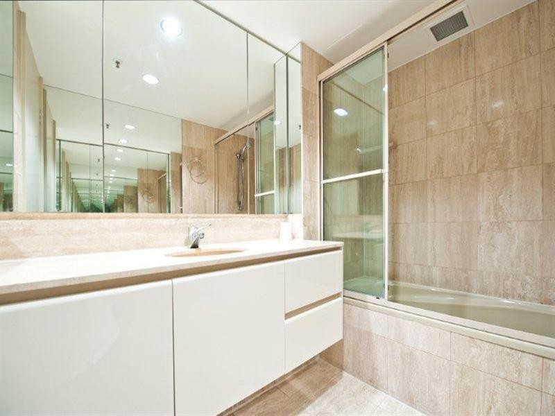 1 Serisier Avenue, Main Beach QLD 4217