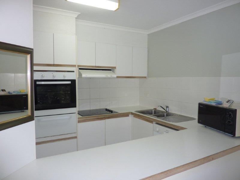 11 Breaker Street, Main Beach QLD 4217