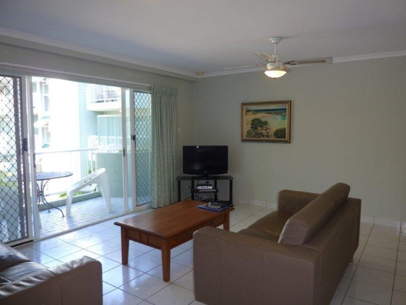 11 Breaker Street, Main Beach QLD 4217