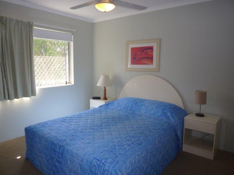 11 Breaker Street, Main Beach QLD 4217