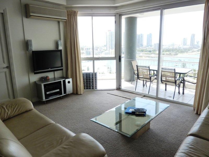 11 Hughes Avenue, Main Beach QLD 4217