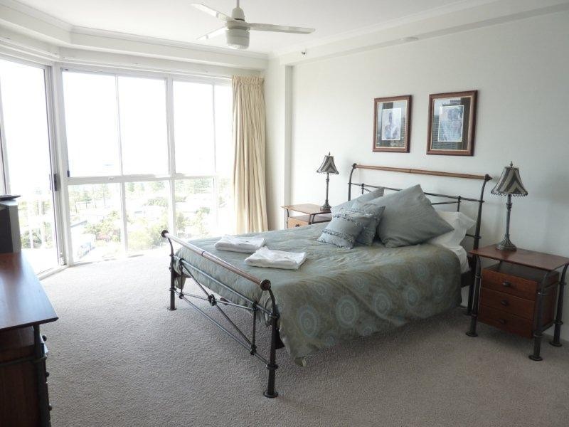 11 Hughes Avenue, Main Beach QLD 4217