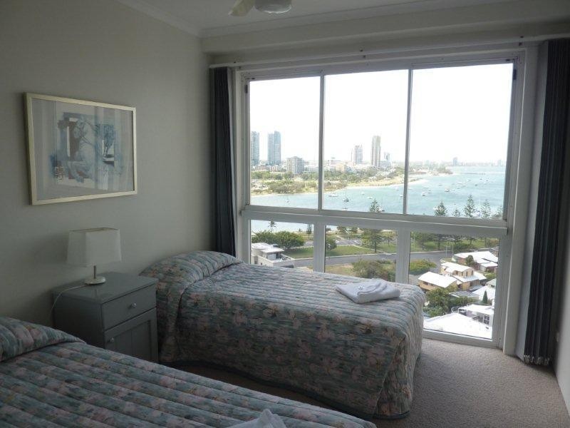 11 Hughes Avenue, Main Beach QLD 4217