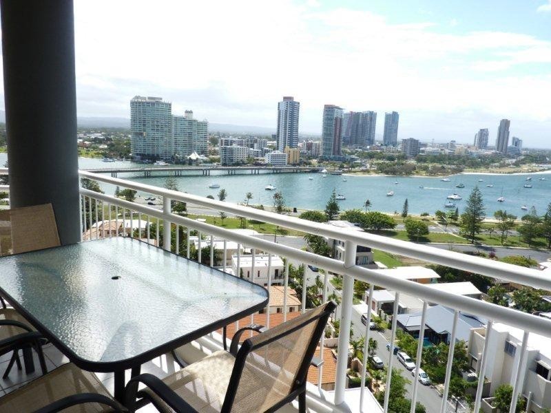 11 Hughes Avenue, Main Beach QLD 4217