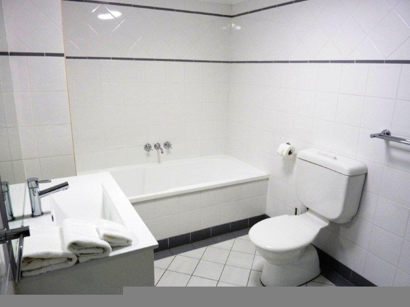 11 Hughes Avenue, Main Beach QLD 4217