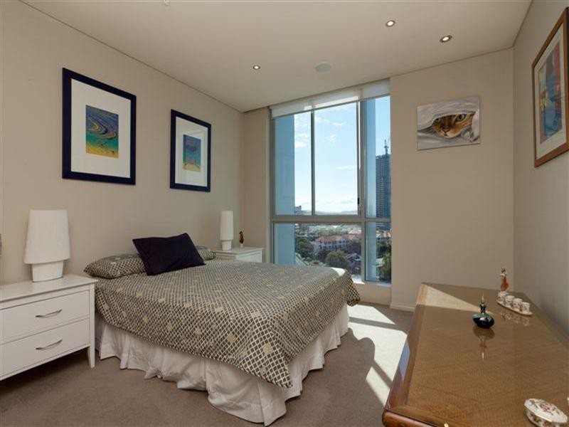 1 Como Crescent, Southport QLD 4215