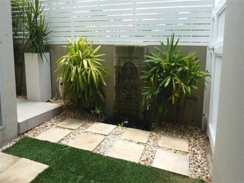 12 Oak Avenue, Surfers Paradise QLD 4217