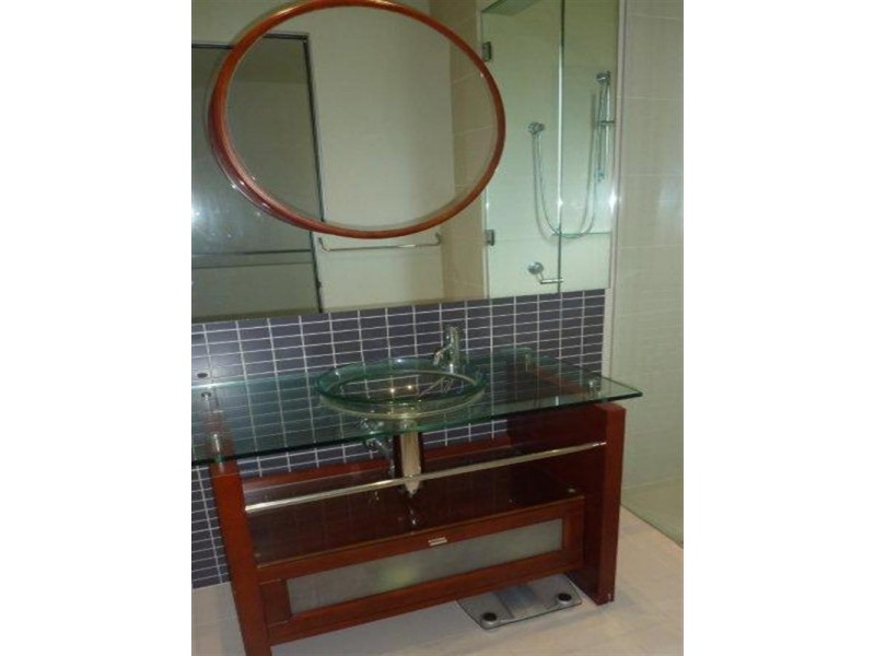 12 Oak Avenue, Surfers Paradise QLD 4217