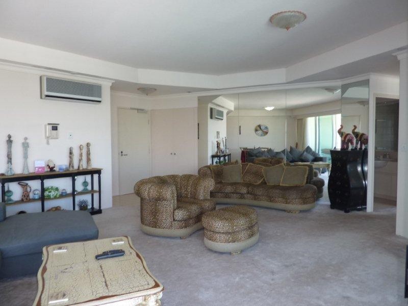 75 Brighton Parade, Southport QLD 4215