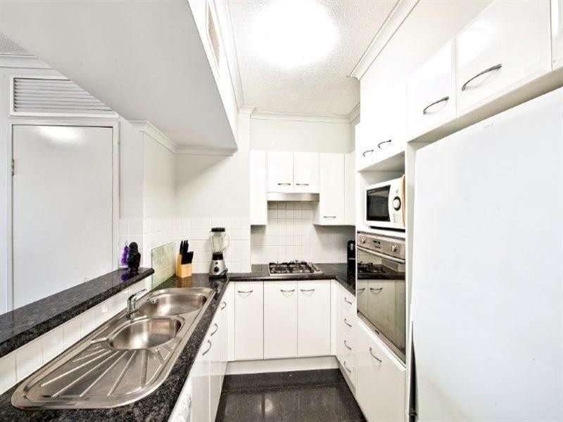15 Breaker Street, Main Beach QLD 4217