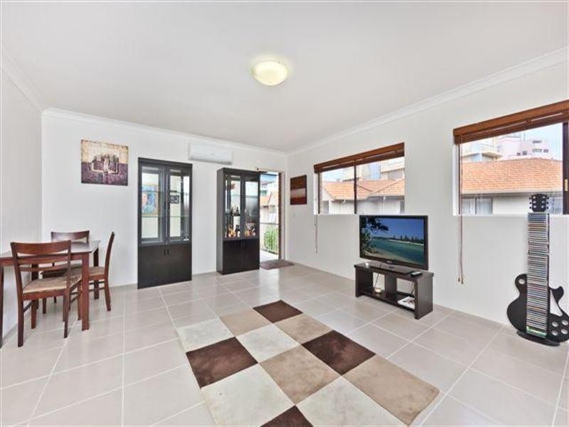 9 Old Burleigh Road, Surfers Paradise QLD 4217