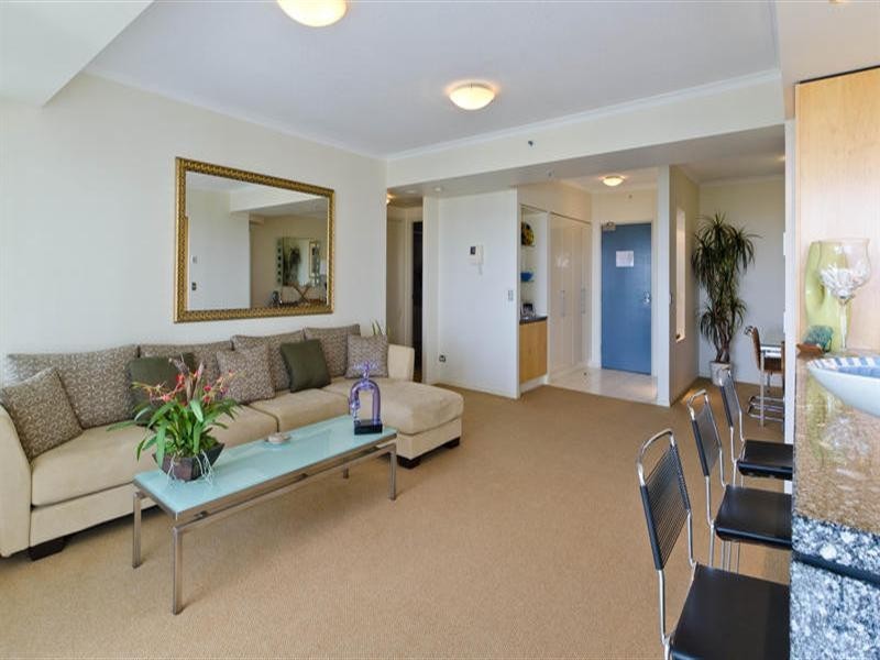 1 Lennie Avenue, Main Beach QLD 4217