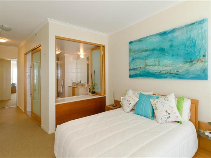 1 Lennie Avenue, Main Beach QLD 4217