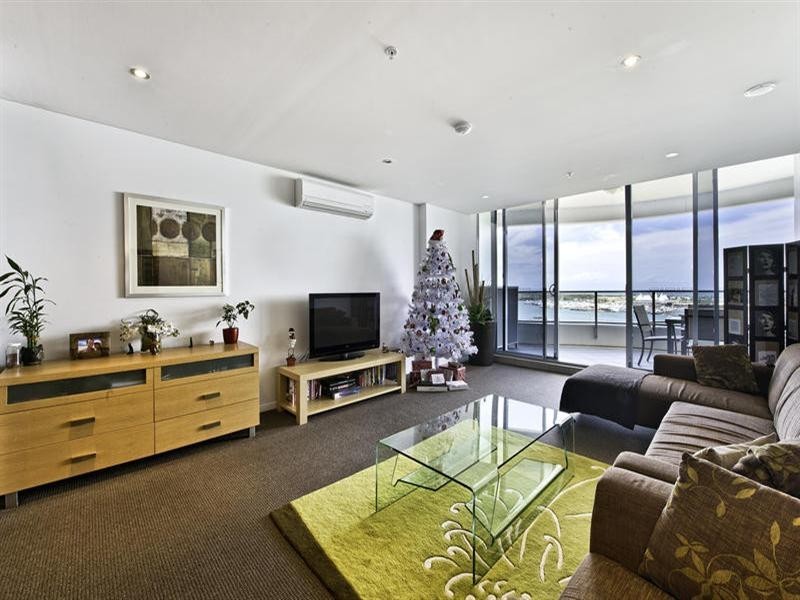 4 Como Crescent, Southport QLD 4215